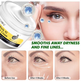 ITSDAWN snail mucin 92% jar-application shows smooth glide and even coverage.