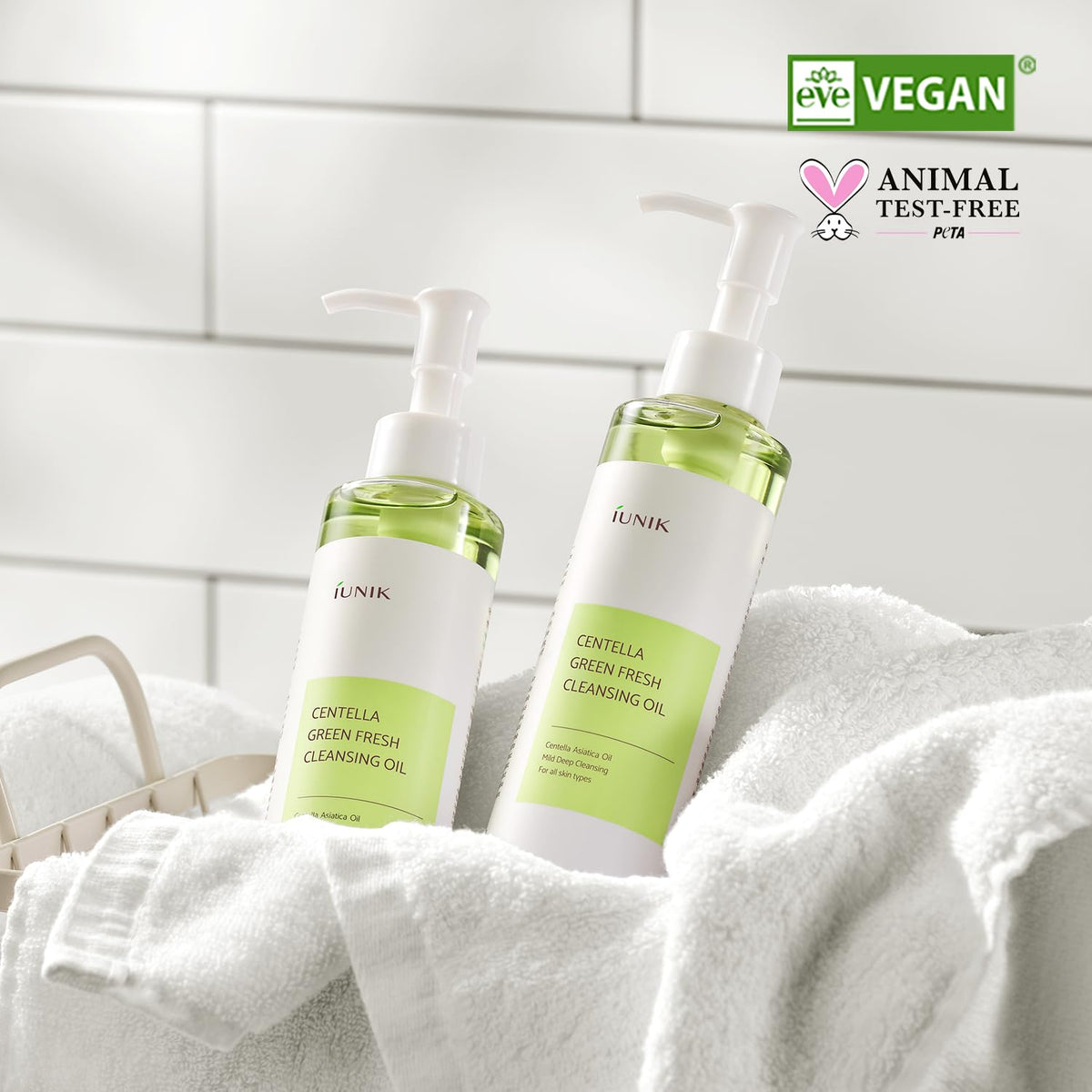 IUNIK Centella Green Fresh Cleansing Oil close-up shows silky texture.