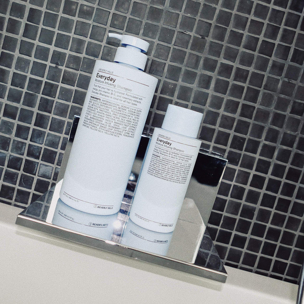 Hand applying shampoo to wet hair, showcasing daily moisturizing formula.