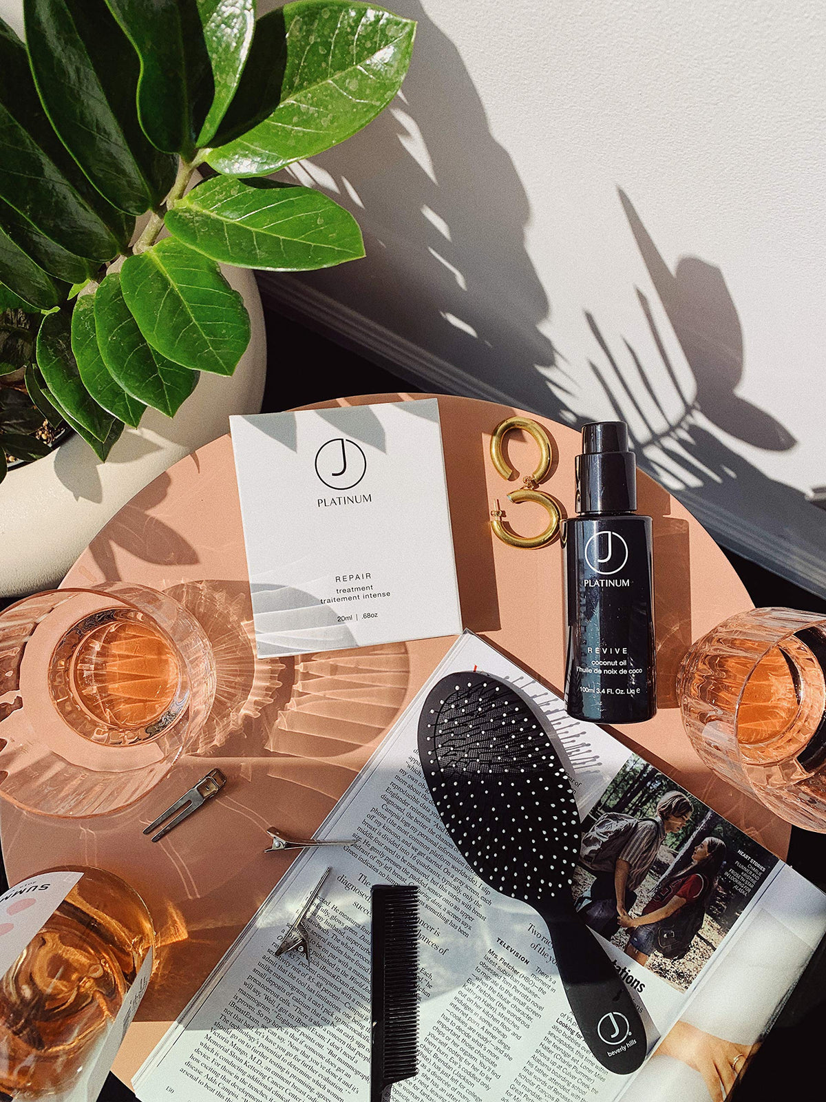 Coconut oil essence emphasizes moisture retention on mid-lengths and ends.