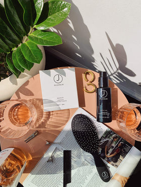 Coconut oil essence emphasizes moisture retention on mid-lengths and ends.
