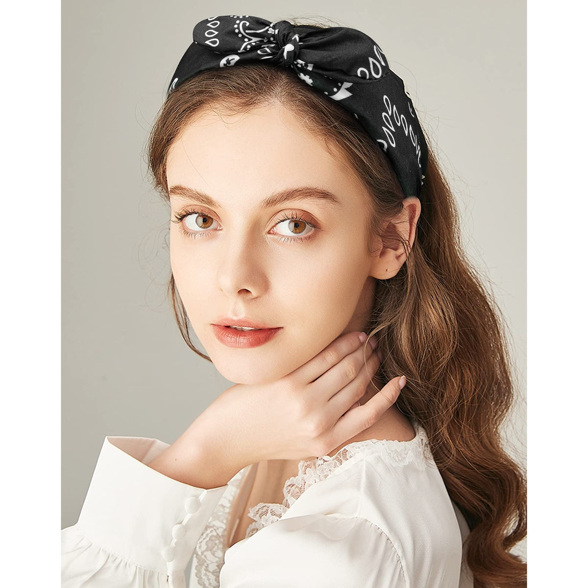 Jaciya navy headband features paisley floral, anti-slip fit for active days.