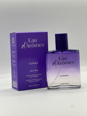 JAFRA Eau d'Arômes application shot demonstrates easy spray for fresh mood
