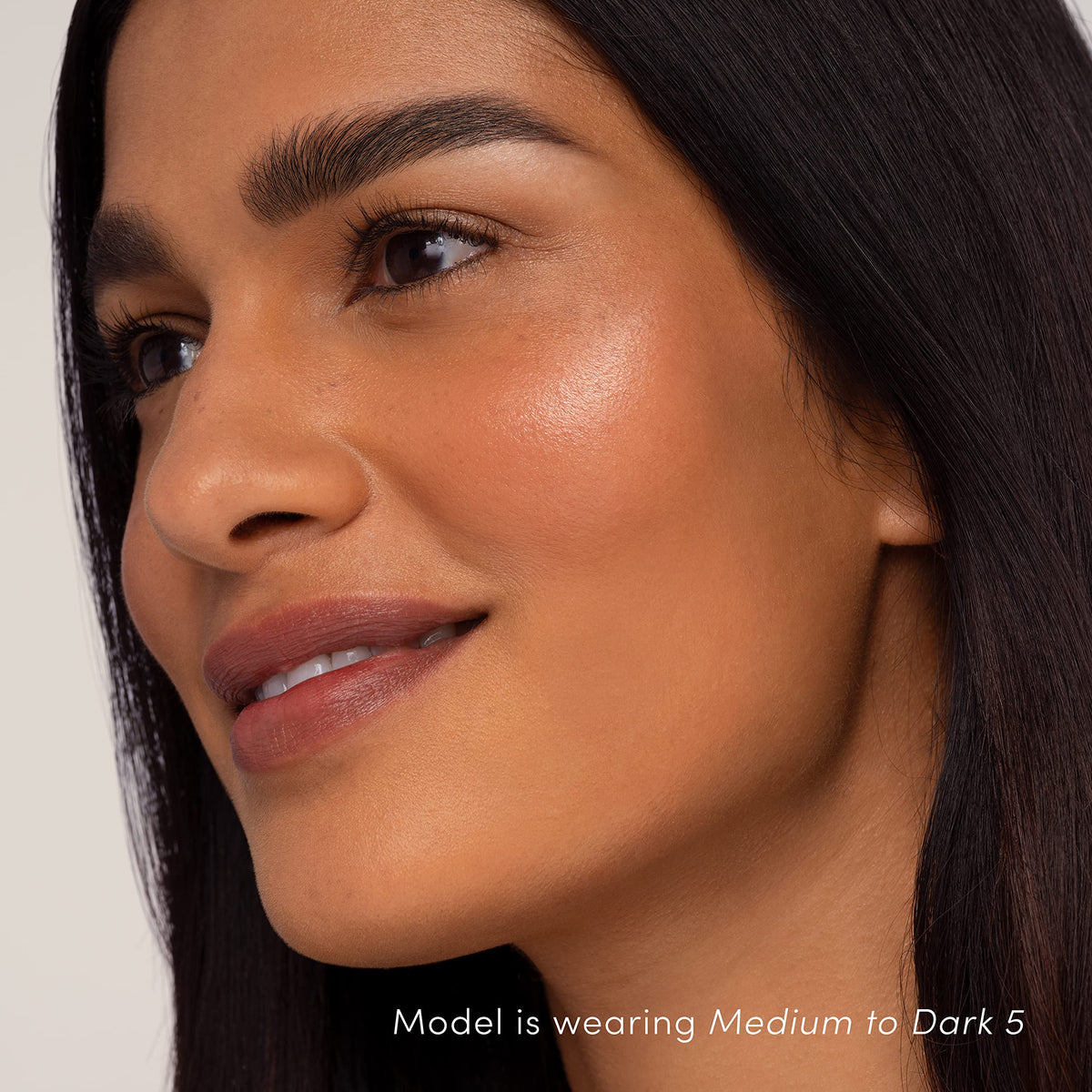 Jane Iredale HydroPure tinted serum duo-illuminate glow on skin.