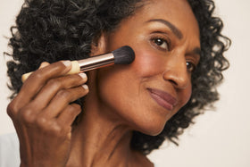 Jane Iredale PurePressed Blush nourishes with natural oils and antioxidants for healthy glow.