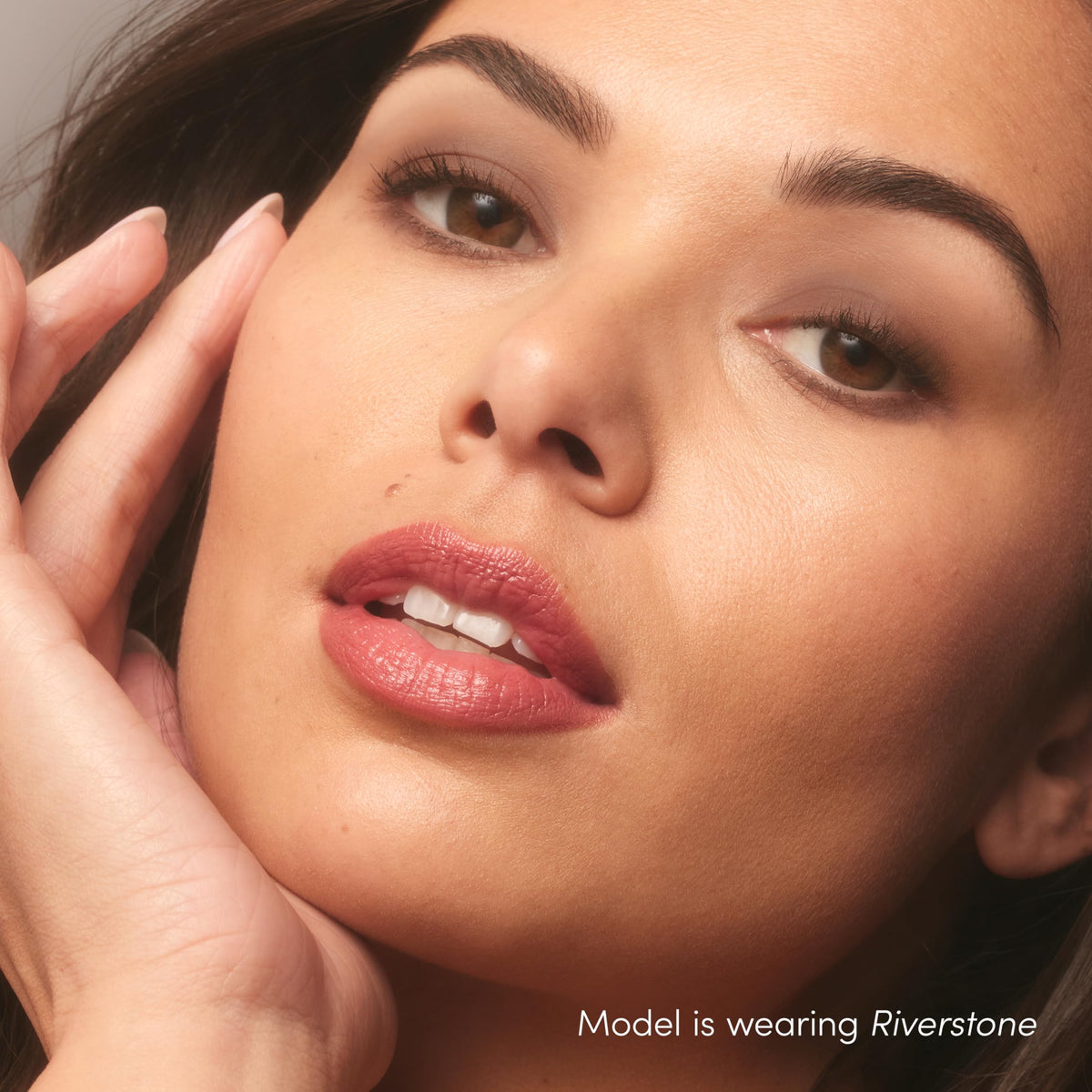 Jane Iredale PurePressed Riverstone long-wearing shade shows crease resistance.