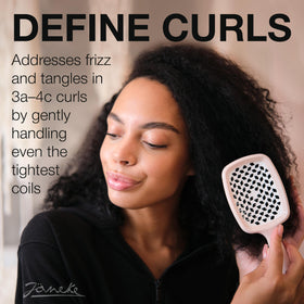 Janeke Superbrush ergonomic handle offers comfortable daily brushing.