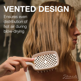 Janeke Superbrush honeycomb vented design speeds drying with airy airflow.