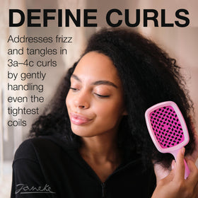 Janeke Superbrush Lilac-Fux ergonomic handle supports comfortable daily use