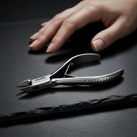 Jaws Podiatry ergonomic grip ensuring comfortable handling during trimming