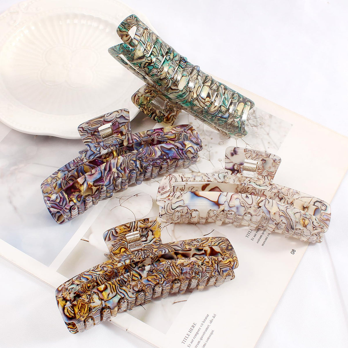 Color-pattern options on Jayongnee clip offer versatile styling choices.