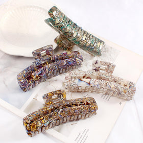 Color-pattern options on Jayongnee clip offer versatile styling choices.