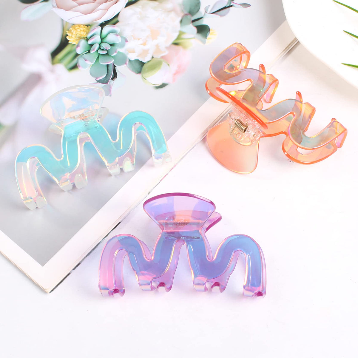 Jayongnee Y2K octopus wave clip ideal for travel and on the go styling.