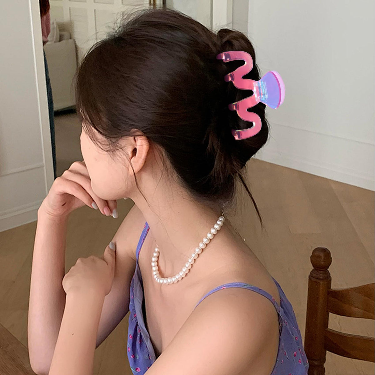 Jayongnee Y2K octopus wave clip with strong teeth for thick and fine hair.