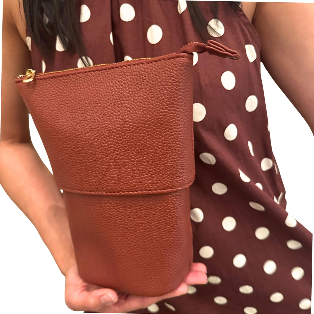 JAZD compact, lightweight travel case fits carry-ons for effortless routines.