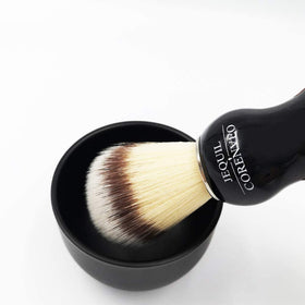 JEQUIL Deluxe Shaving Kit stand keeps tools organized and dry