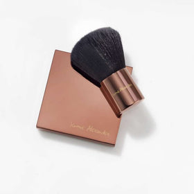 Jerome Alexander Magic Minerals adapts to skin tone for seamless color.