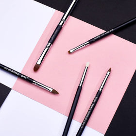 Jessup lip brush set in-use demonstrates versatile color application.