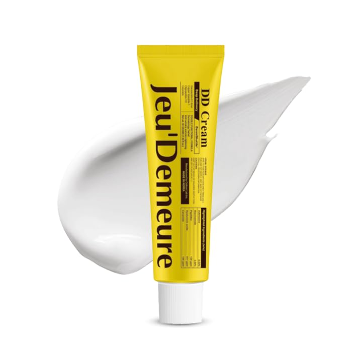 JEU'DEMEURE DermiShuttle DD Cream bottle with sleek packaging for deep hydration