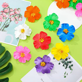 Jexine hibiscus foam hair clip yellow brightens vacation outfits and summer party looks.