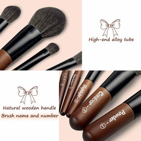 JILIER mini highlight/contour brush adds definition on the go.