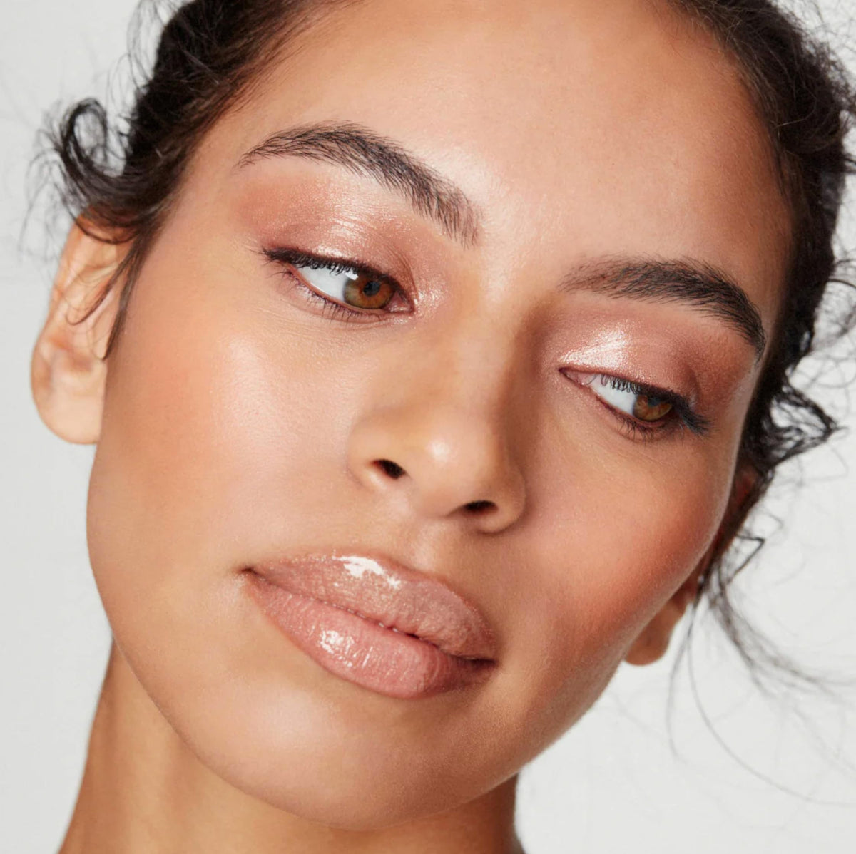 Jillian Dempsey Khôl Eyeliner built-in smudger for effortless smoky blends.