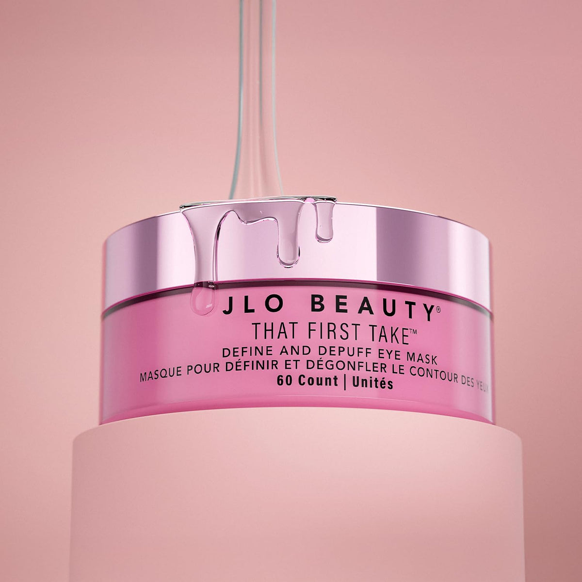 Pre-event prep or travel use for a refreshed, camera-ready look.