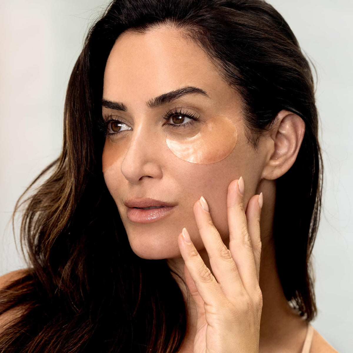 10–15 minute treatment to reduce puffiness and brighten eyes.