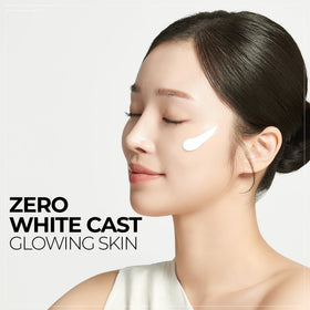 JMsolution Marine Pearl UV Cream spread demonstrates easy, quick application for hydrated skin.