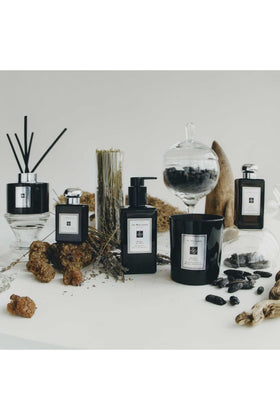Premium Jo Malone packaging highlighting a luxury unisex fragrance gift.