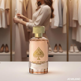 Jo Milano Game of Spades Queen amber-musk base close-up reveals warm, lasting trail.