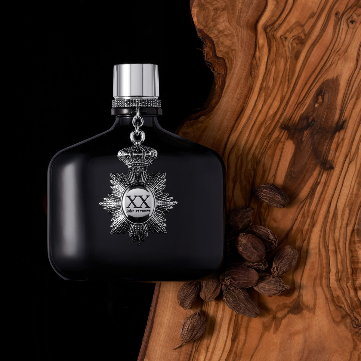 Orange flower and sandalwood create sophisticated warmth in XX.
