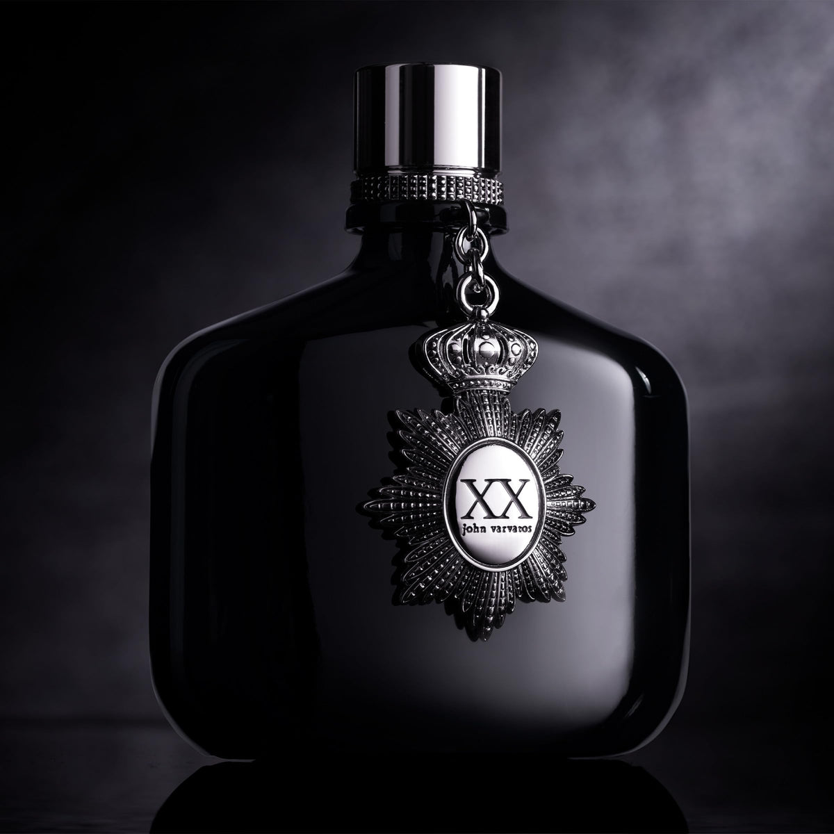 Sandalwood base adds smooth, lasting allure.