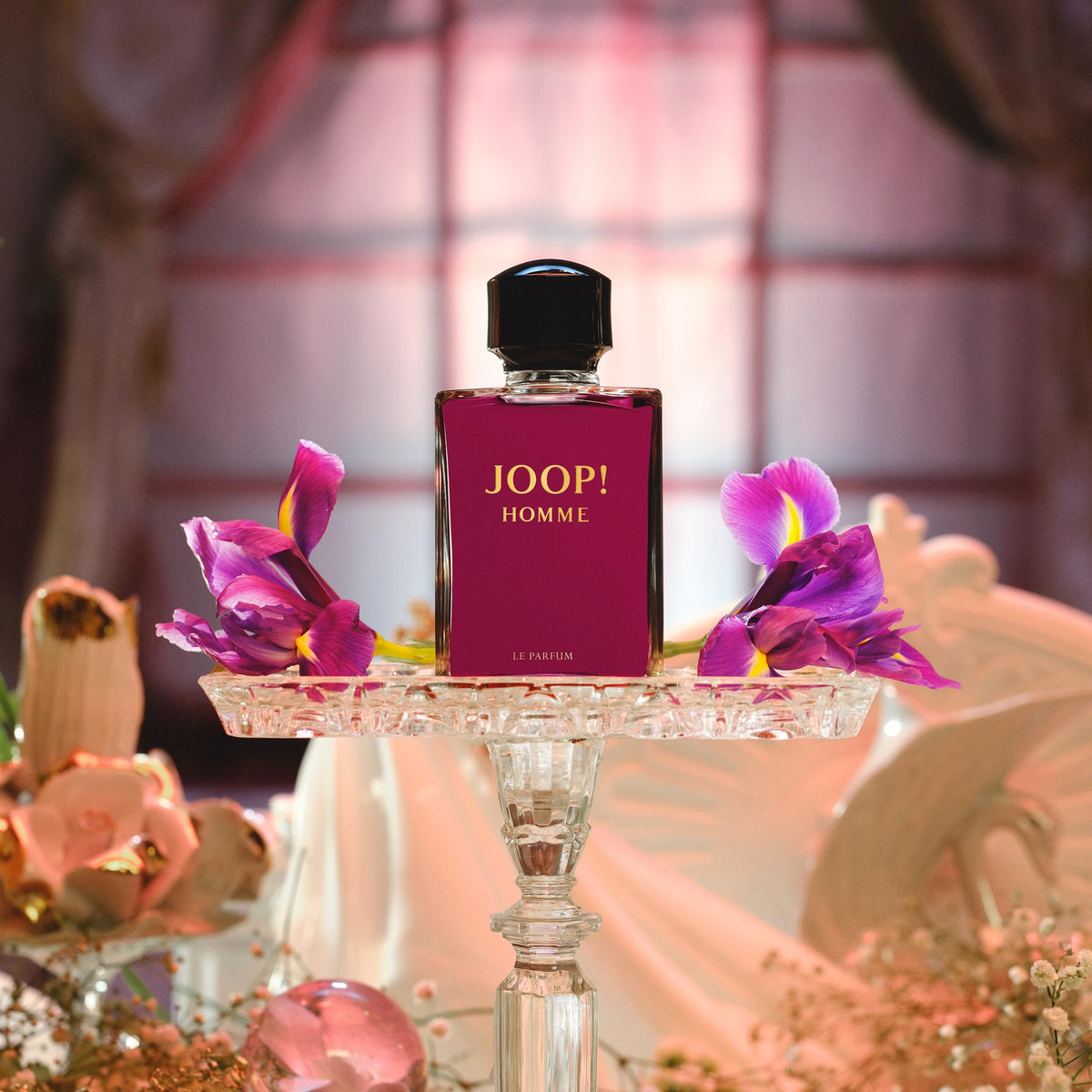 Joop! Homme Le Parfum spray-action demonstrates easy, even application.