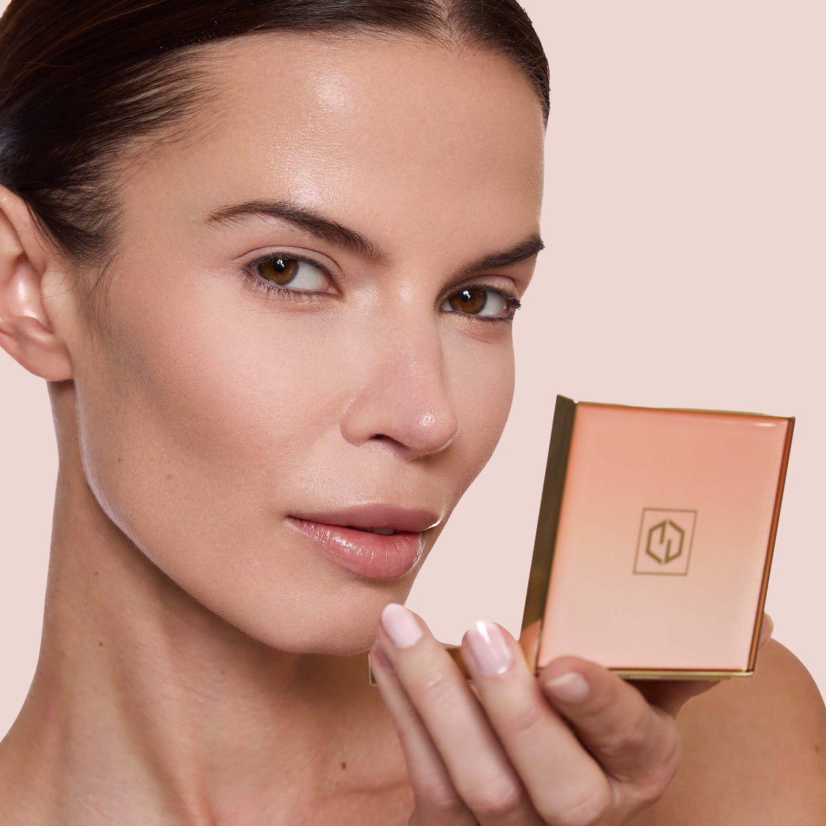 Jouer Soft Focus Brightening Powder brush-application highlights quick blend for an illuminated finish