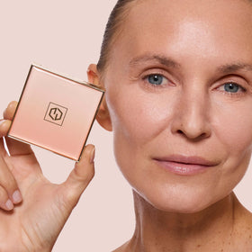 Jouer Soft Focus Brightening Powder ingredient close-up featuring Hyaluronic Acid and Green Tea for moisture and tone