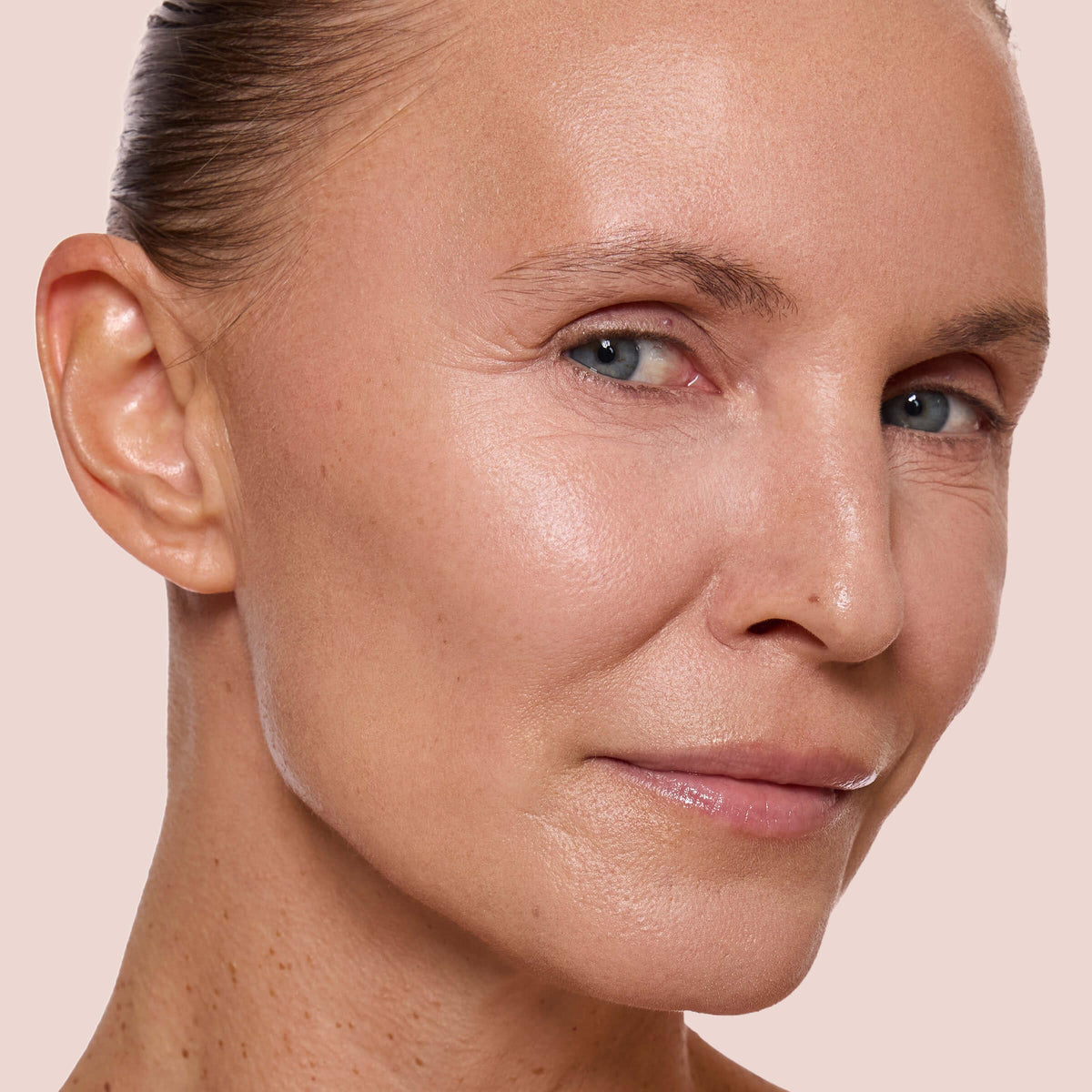 Jouer Soft Focus Brightening Powder lifestyle shot suggesting easy daily routine with radiant results
