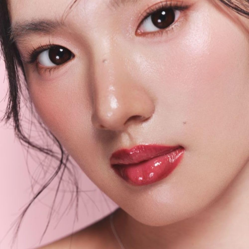 JUDYDOLL 3D pouty effect with mint cooling sensation on lips.
