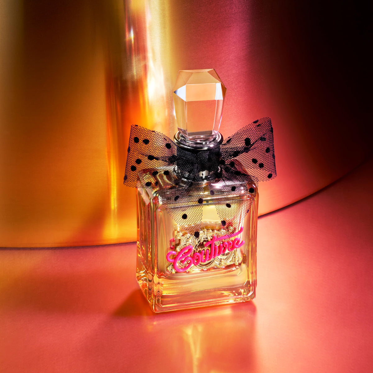 Viva La Juicy Gold gift box, ideal for gifting on birthdays and anniversaries.