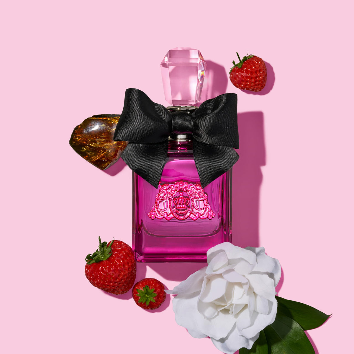 Cap detail of Viva La Juicy Noir conveys a luxe finish.