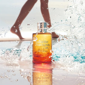 Juliette Has A Gun Lust for Sun spray-shot demonstrates easy application and luminous sillage.
