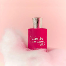 Juliette Has A Gun Mmmm bottle cap close-up emphasizing elegant packaging.