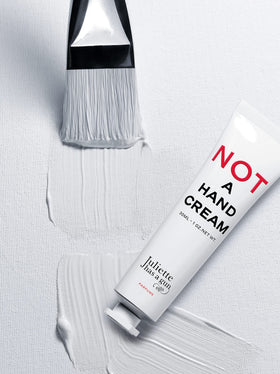 Juliette Has A Gun Not a Hand Cream peach skin effect softens without shine