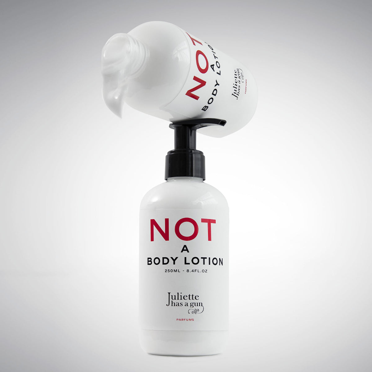 Ingredients swatch reveals glycerin, shea butter, capric triglyceride for hydration