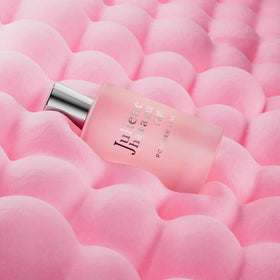 Spray nozzle close-up demonstrates easy application and lasting impression.