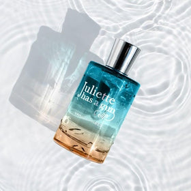 Juliette Has A Gun Vanilla Vibes spray application for evenings.