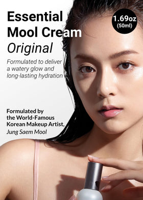Jung Saem Mool Essential Mool Cream pump-dispense demonstrates convenient, easy application.