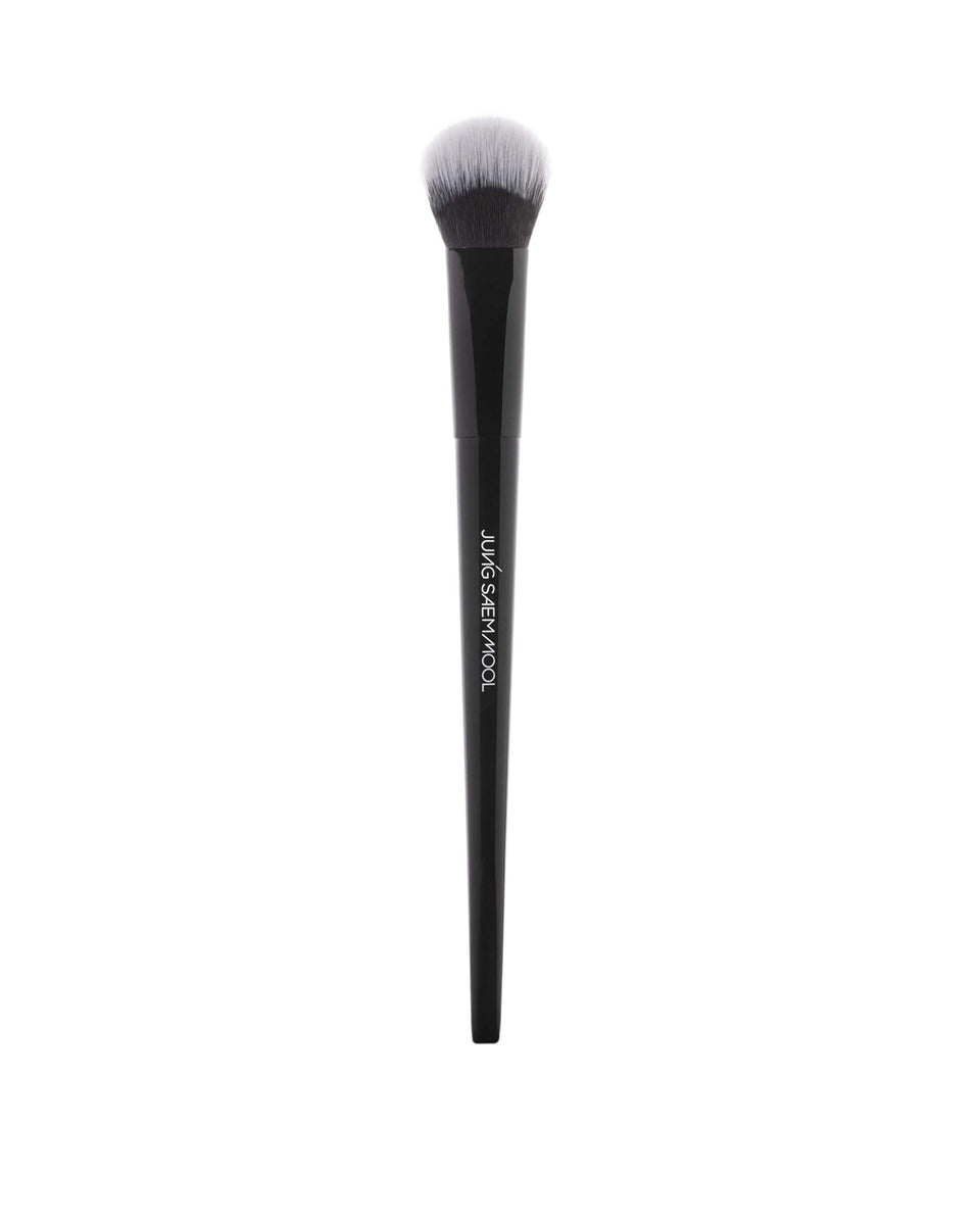 JUNG SAEM MOOL Masterclass Blush Brush with angled bristles for precise cheek contour and seamless finish