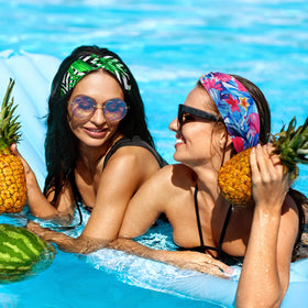 Jutom palm leaf pattern headband adds tropical flair to casual looks.
