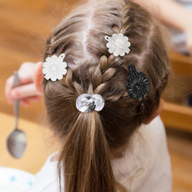 Jutom retro 80s-90s style accessories add vintage flair.